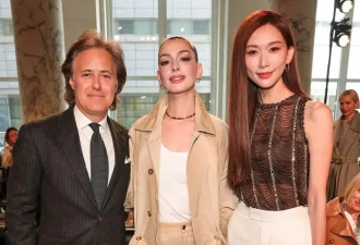林志玲美到纽约去了！穿半透衫性感又高级，与安妮·海瑟薇同框都丝毫不输