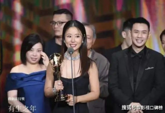 林心如背24万包，霍建华吃剩冰激凌,一家三口逛街