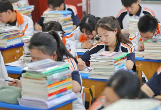 高中“假双休”：被自愿到校的学生，难以松绑的周末