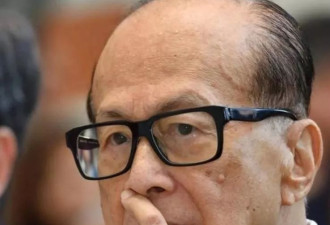 97岁李嘉诚罕见露面，对抗癌仪器爱不释手