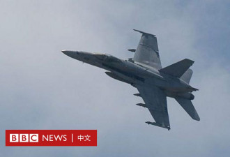 第二架美军战机从杜鲁门号航空母舰上掉落