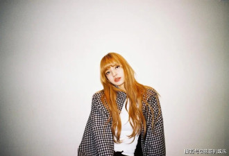 Lisa再现大尺度表演 真空上阵低俗演出 求刺激下体塞道具