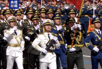 "中国第一男团"平均身高1.87米,,彩排时手握枪...