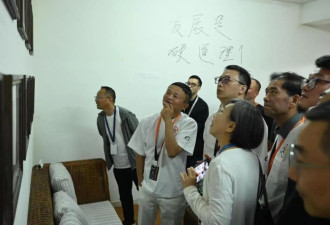 马云现身阿里总部“湖畔小屋”