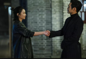 “中老年”演员吻戏有多辣眼？嘴亲肿，大蒜吻