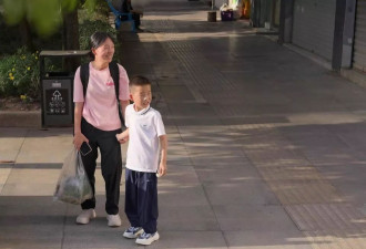 “摆摊救子”妈妈恢复出摊：趁有流量多挣点