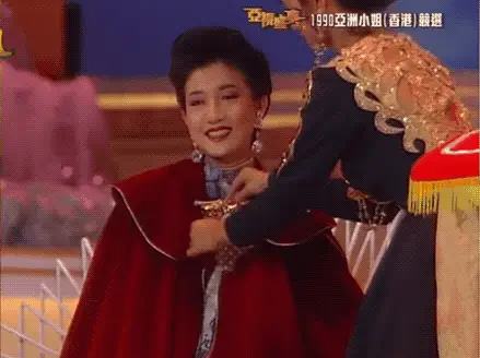 还记得成龙的女儿小龙女吗，和母亲断绝关系至今?
