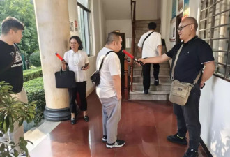 云南多地突查公职人员违规饮酒 公安局门口吹气测试