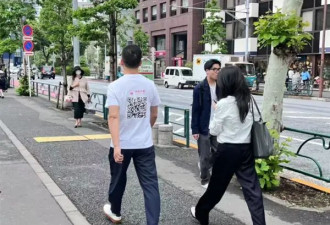 网友日本偶遇刘强东,穿猪猪侠与京东外卖联名T恤