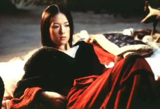 25年后久别重逢，李安送给章子怡一个久违的拥抱