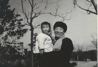 “写母亲的故事，是为了度过失去她的痛苦”