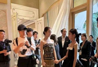 42岁江一燕携一家三口低调亮相，54岁老公风度翩翩