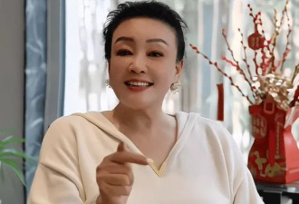 张兰牵着孙子逛公园，感叹新的生活开始