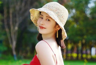 颖儿终于换风格！穿红色裙嫩得像个“水蜜桃”，状态好得不像36岁