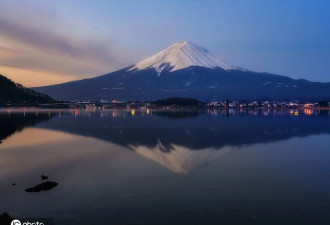 日本山梨县山中湖自然风光无限 吸引民众目光
