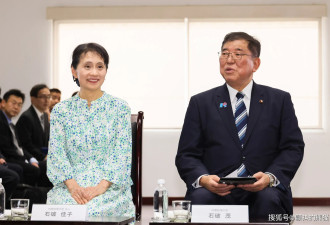 首相夫人外交场合穿“干爹最爱”品牌 亲民之举还是时尚灾难？