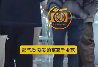 李亚鹏女儿李嫣回北京，打扮时髦逛商场