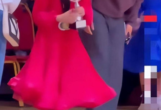 孙俪女儿英国拉丁舞夺冠 男老师强吻上热搜