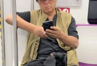 77岁牛群坐地铁被偶遇 满头白发老态尽显....