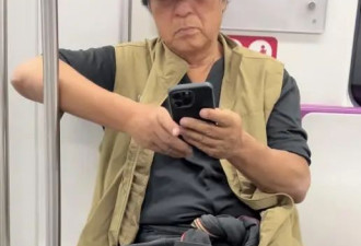 77岁牛群坐地铁被偶遇 满头白发老态尽显....