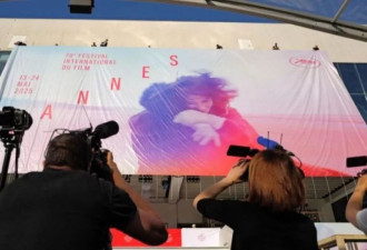 戛纳红毯乱成菜市场，中国女星着装大胆无人问津