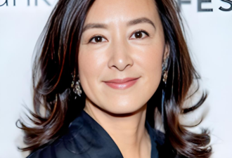 顶配精英女出圈 不只是“大佬背后的女人”