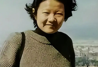 64岁洪晃在巴黎买菜，长老年斑头发花白