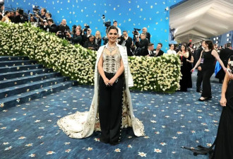 亚洲首富女儿戴10亿卡地亚亮瞎眼，妈妈珠宝更惊人！首富家女人不简单…