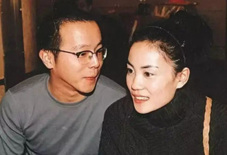 54岁窦唯被偶遇，虽秃顶发福，但“偶像包袱”满满：把我腿拍得长一点！