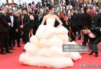 跟不穿有啥区别？戛纳红毯外国女星太大胆 让人饱了眼福长了见识