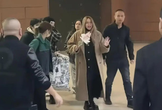 52岁张惠妹瘦出新高度了！下巴都快尖成“锥子”了