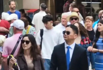 章泽天和刘强东欧洲被偶遇！牵手散步 打扮格格不入被认出