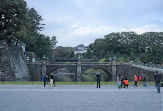 日本的皇宫与神社，地上为啥要铺小石子