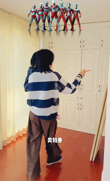 钱真的很难赚 李亚鹏一家五口挤在北京小房子里