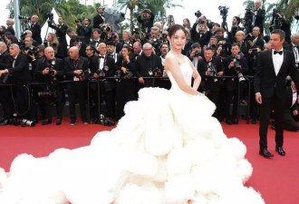 戛纳被网红走成"水毯"?这些中国女星一出现就扳回场子