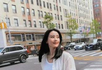 高圆圆带火了“白开水”穿搭 背心+衬衫+半身裙