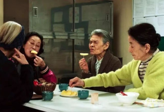 日本养老神话，也“塌房”了？