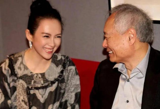 章子怡现身美国，穿素布麻衣