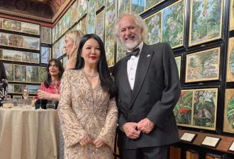 李湘带女儿面见英国皇室，对王后赔笑遭白眼