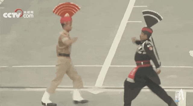 旅游必看：印巴士兵边境斗舞 成热门景点
