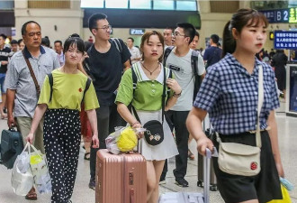日赚3000万 "打工人专线"如何成为中国最赚钱高铁