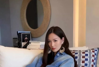 47岁的她把老公熬成“爹”，美貌远超25岁女儿
