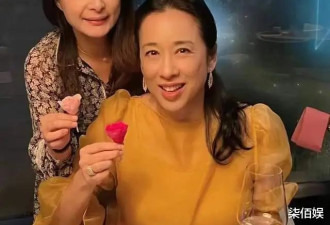 郭晶晶一家五口逛街，小女儿长发如瀑，颜值超越妈妈，太吸睛！