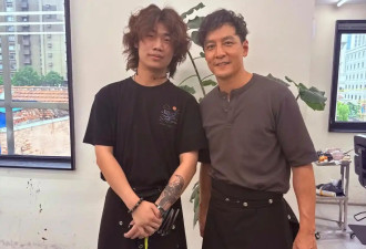 上海理发店惊现50岁吴彦祖打工身影 穿着裙子