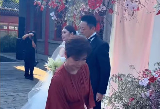 汪小菲二婚兴致不高？誓言时走神仰望天空
