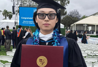 陈红参加儿子美国大学毕业典礼！儿媳长相欧美范