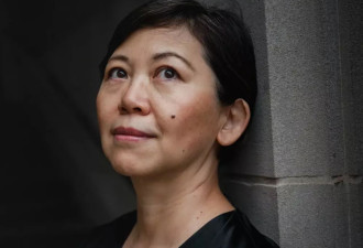 只有通过写作，她才能直面两个儿子自杀的事实