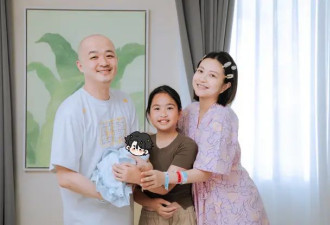 包文婧顺产生下二胎，包贝尔抱儿子笑得合不拢嘴，儿女双全超幸福
