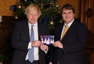 英国首位跨性别议员涉骚扰前妻案开庭 关键争议在...