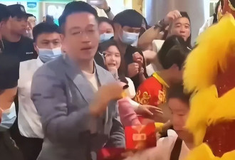 汪小菲婚礼大合影流出,张兰称汪小菲是自己最骄傲作品
